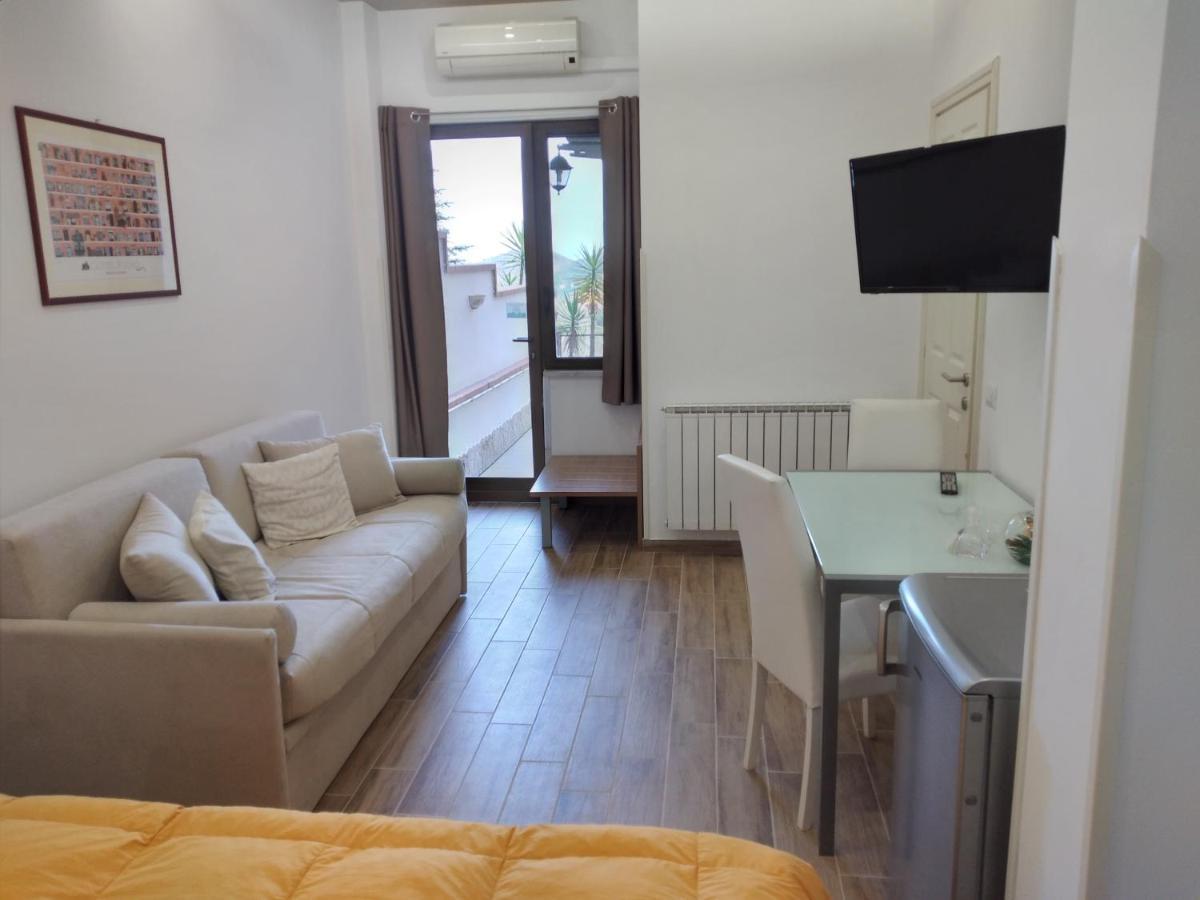 B&B Villa Letizia Castelbuono  Eksteriør billede