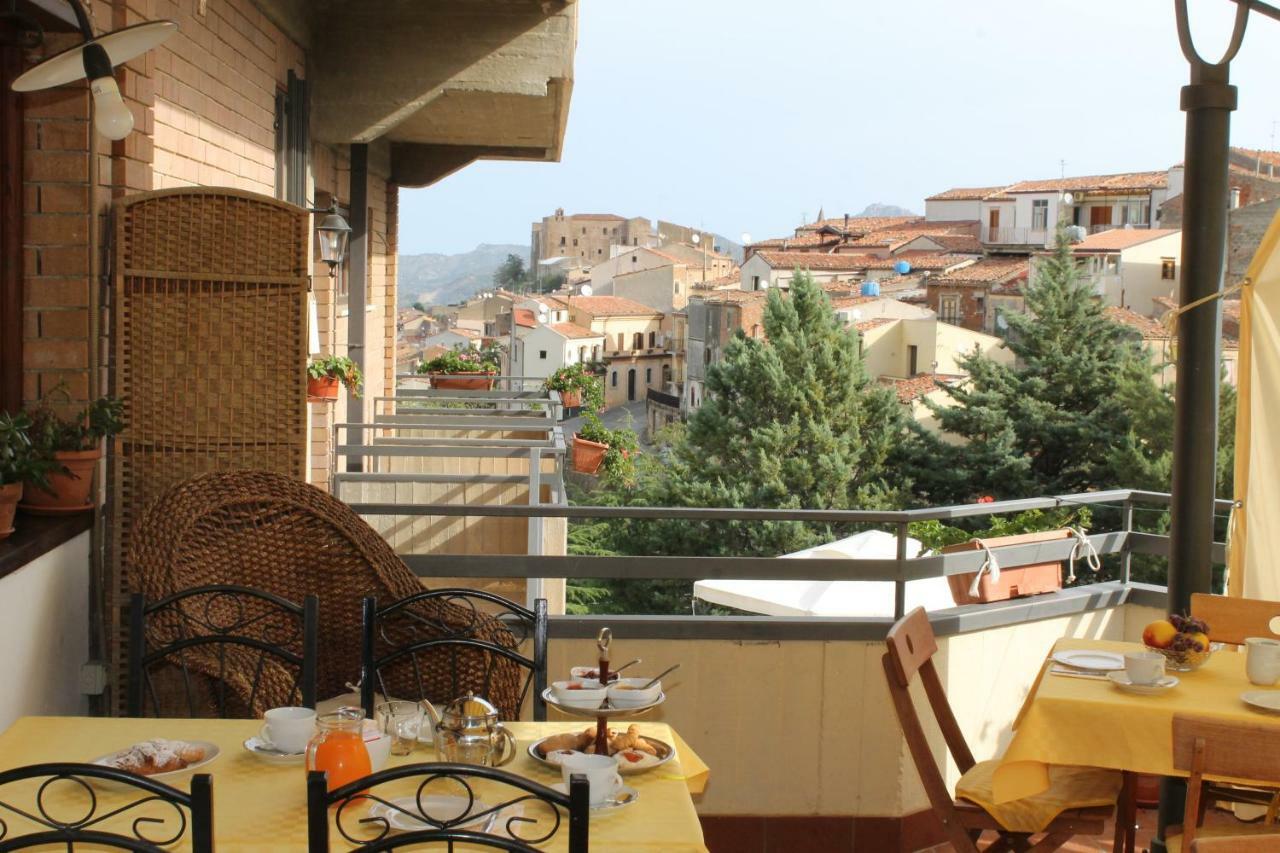 B&B Villa Letizia Castelbuono  Eksteriør billede